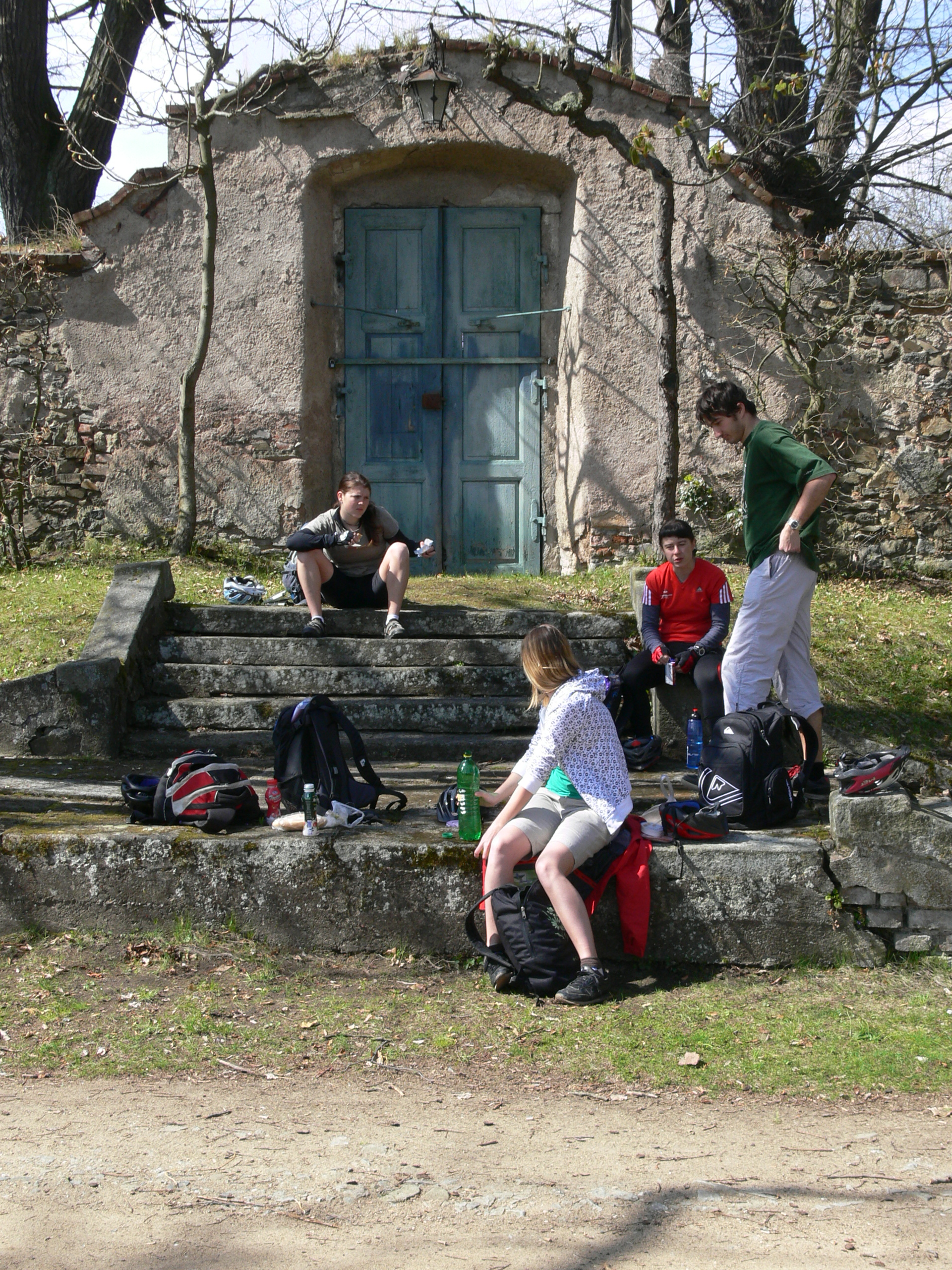 Resting during the Panďulák cycling expedition through Central Bohemia, 2010